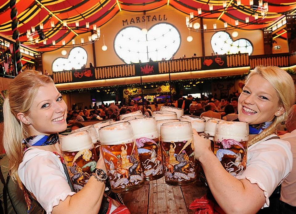 Marstall-Kellnerinnen1