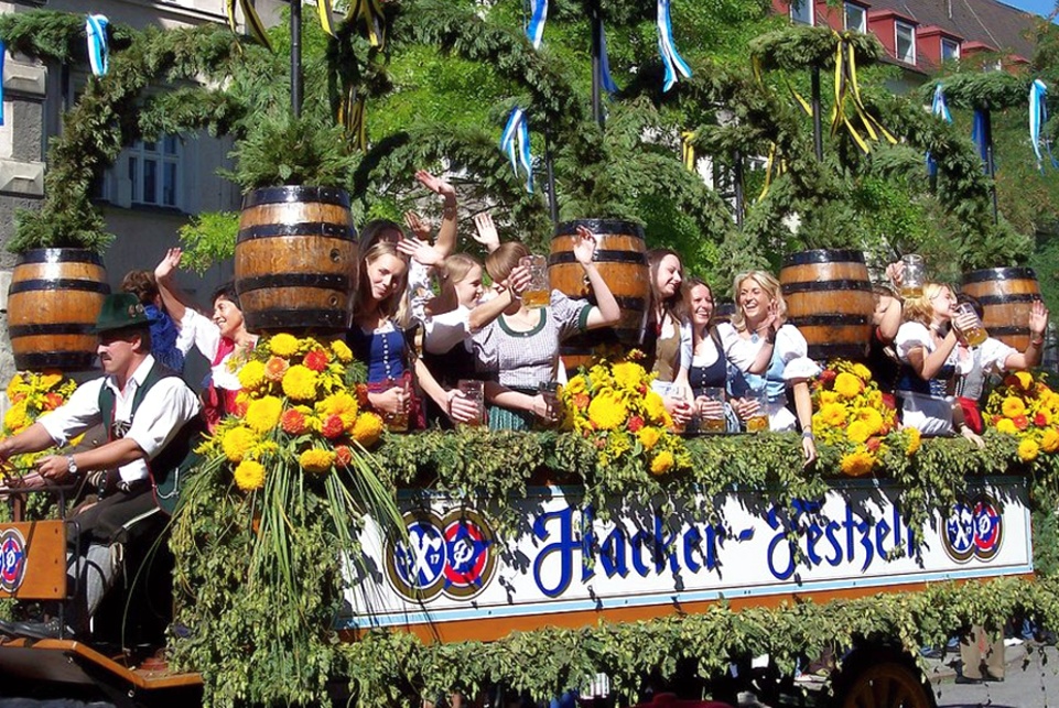 _Wiesn-HackerPferdepritsche