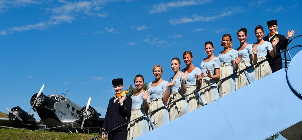 Lufthansa_Trachtencrew